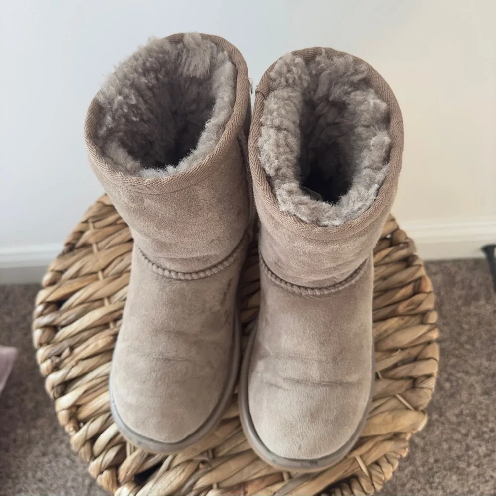 UGG Girls Classic Metallic Boot Size 1